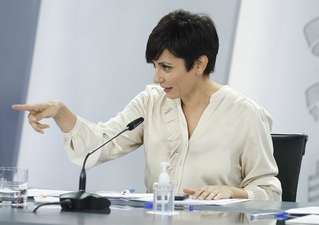 La ministra Portavoz, Isabel Rodríguez, en una rueda de prensa posterior al Consejo de Ministros, en el Complejo de La Moncloa, a 3 de diciembre de 2021, en Madrid (España). 