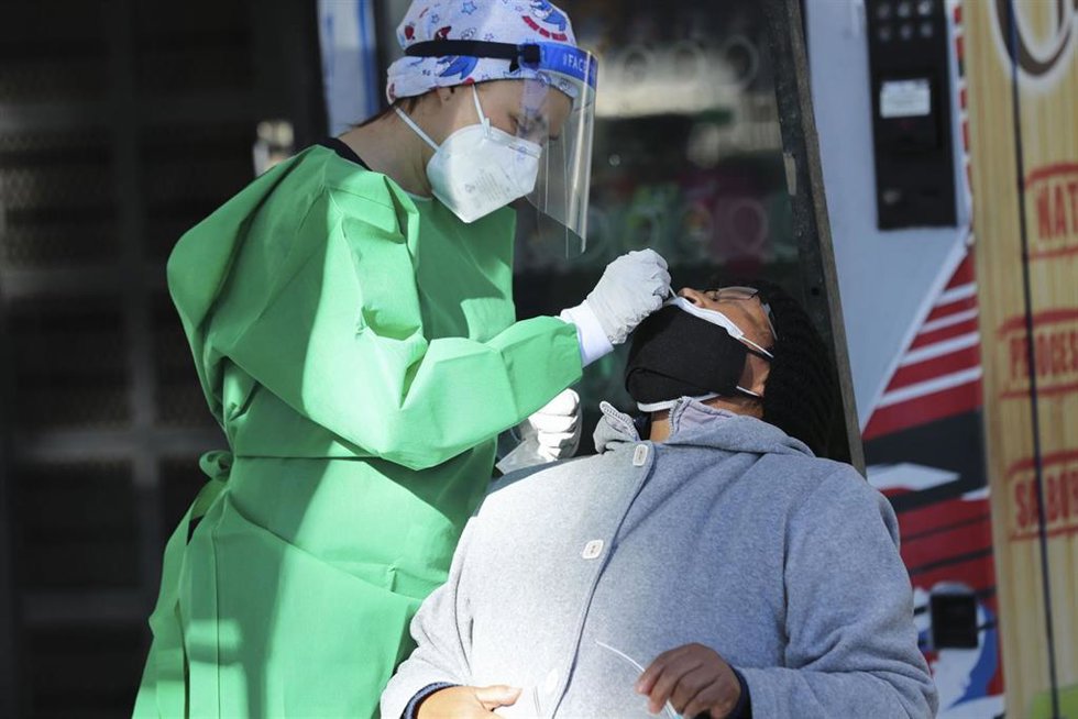 Archivo - Prueba de coronavirus en México.