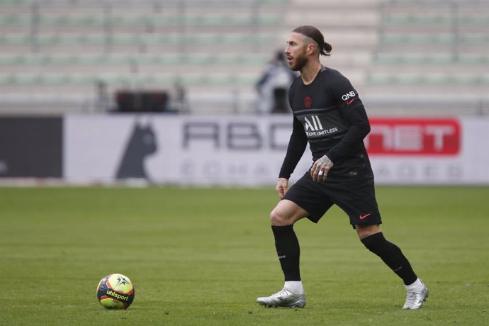 Sergio RAMOS of Paris during the French championship Ligue 1 football match between AS Saint-Etienne and Paris Saint-Germain on November 28, 2021 at Geoffroy Guichard stadium in Saint-Etienne, France - Photo Romain Biard / Isports / DPPI