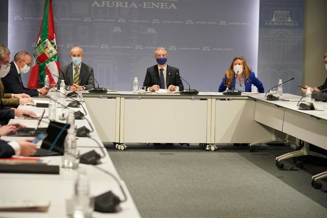 El Lehendakari, Iñigo Urkullu, preside la reunión del Consejo Asesor del LABI en Vitoria, junto a la consejera de Salud, Gotzone Sagardui, y el vicelehendakari primero y consejero de Seguridad, Josu Erkoreka, y otros representantes institucionales