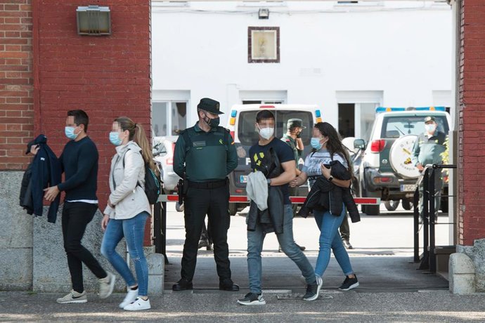 Archivo - Imagen de la vacunación a policías en Girona, en mayo de 2021