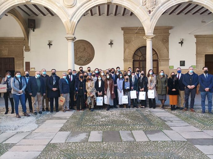Entrega de los Premios Extraordinarios de Bachillerato Pablo de Olavide de la Fundación de Municipios Pablo de Olavide, en Baeza, Jaén.