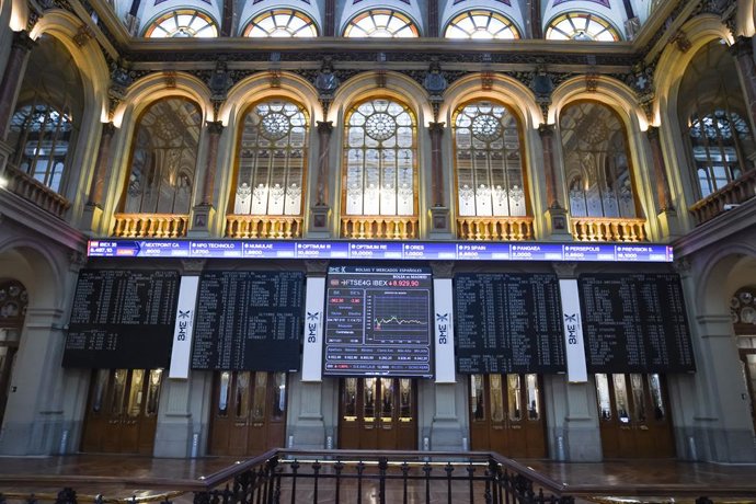 Valores del Ibex 35, en el Palacio de la Bolsa, a 26 de noviembre de 2021, en Madrid, (España).