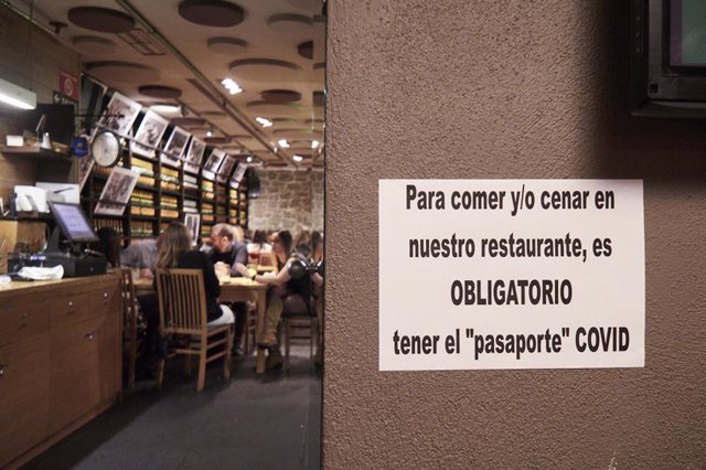 Un establecimiento hostelero pide el pasaporte Covid como requisito para comer