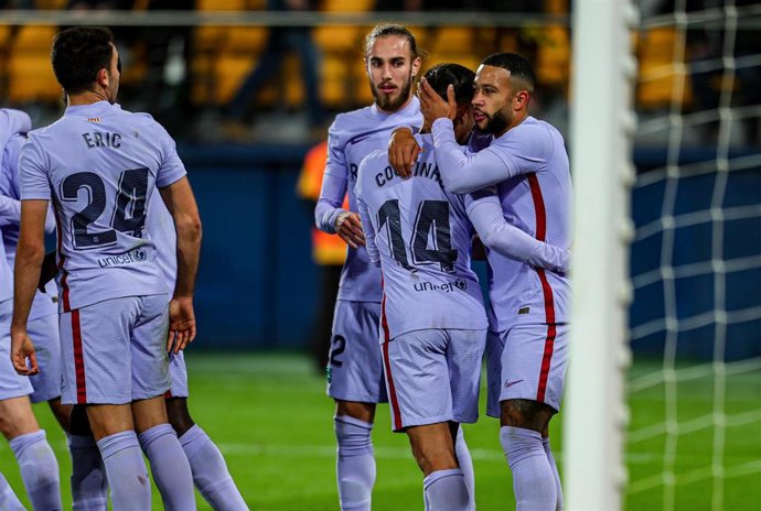 Philippe Coutinho of FC Barcelona celebrates a goal with teammates during the Santander League match between Villareal CF and FC Barcelona at the Ceramica Stadium on November 27, 2021, in Valencia, Spain.
