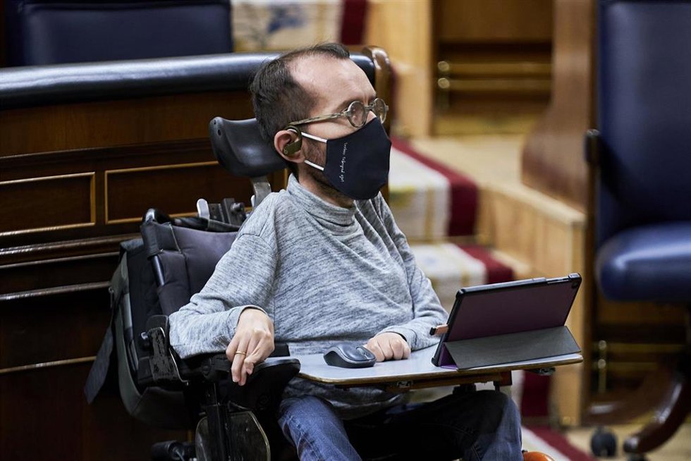 El portavoz de Unidas Podemos, Pablo Echenique, en una sesión plenaria en el Congreso de los Diputados, a 23 de noviembre de 2021, en Madrid, (España).  