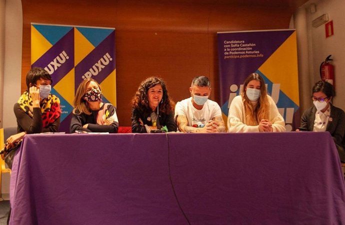 Sofía Castañón, en el centro