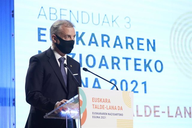 El Lehendakari, durante el acto con motivo del Día Internacional del Euskera celebrado en la sala Multibox de EITB