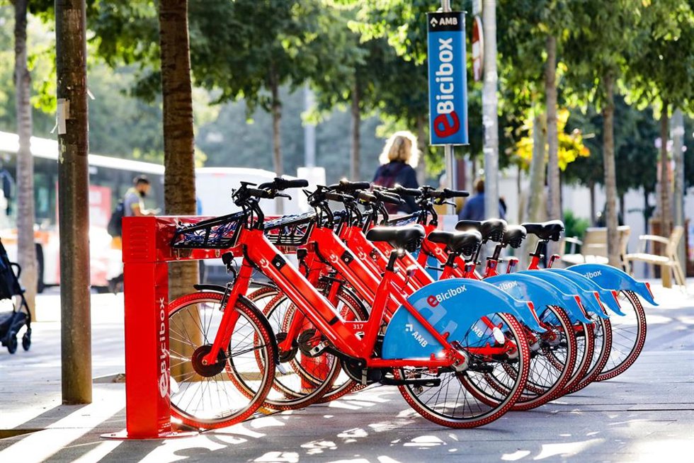 Archivo - El servicio e-Bicibox, con bicicletas eléctricas compartidas ancladas a la vista.