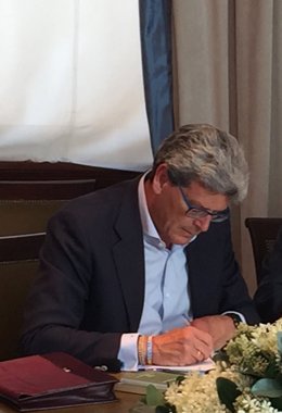 Archivo - Acreditándose en el Congreso