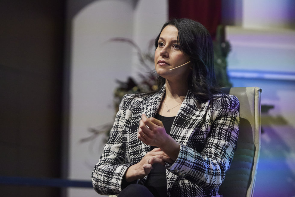 La presidenta de Ciudadanos, Inés Arrimadas, durante los desayunos informativos de Europa Press Andalucia en la Fundación Cajasol, a 4 de diciembre de 2021 en Sevilla (Andalucía, España)