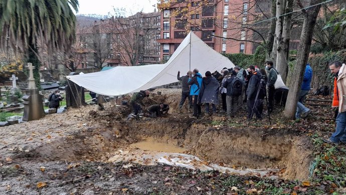 Comienzan los trabajos para recuperar restos de 60 víctimas de la Guerra Civil en el cementerio bilbaíno de Begoña