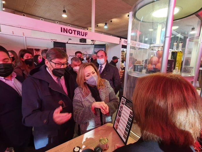 Inauguración de FITRUF 2021, con el vicepresidente y consejero de Industria, Competitividad y Desarrollo Empresarial, Arturo Aliaga, y la consejera de Presidencia y Relaciones Institucionales, Mayte Pérez.