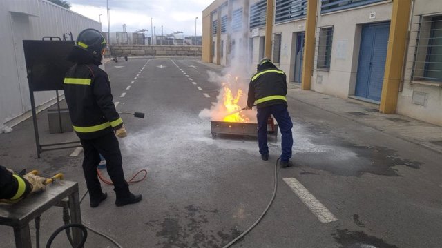 Curso de lucha contra incendios para trabajadores del Puerto de Almería.