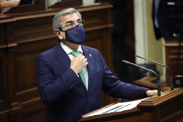 El vicepresidente del Gobierno de Canarias y consejero de Hacienda, Román Rodríguez, en el debate de primera lectura de los presupuestos de 2022