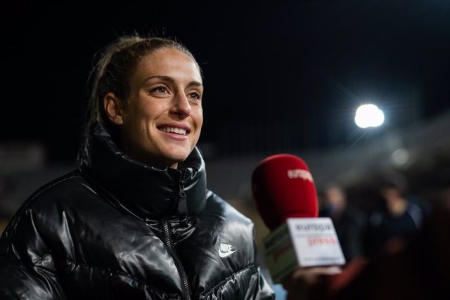 Alexia Putellas of FC Barcelona attends to Europa Press after receiving the golden crown after winning the golden ball (Ballon D'or) from Carles Puyol at Estadi Olimpic Lluis Companys on December 02, 2021, in Barcelona, Spain.
