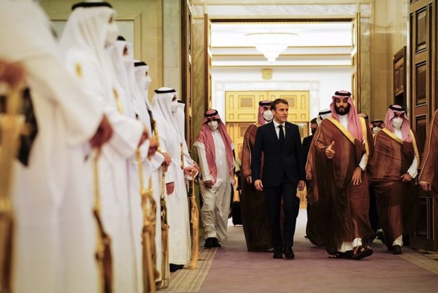 El president de França, Emmanuel Macron, i el príncep hereu de l'Aràbia Saudita, Mohamed bin Salmán