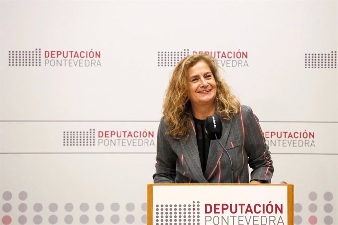 La presidenta de la Diputación de Pontevedra, Carmela Silva, en rueda de prensa.