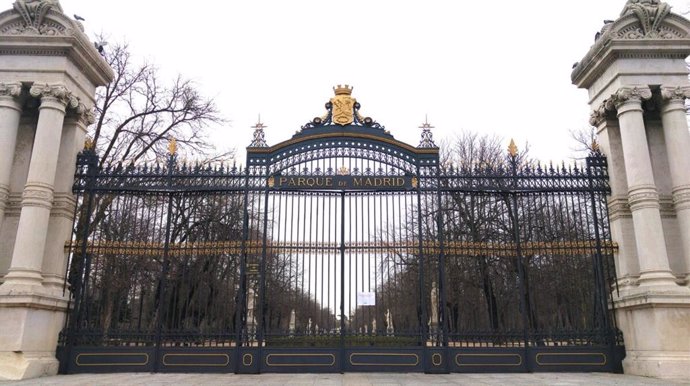 Archivo - Imagen de recurso de una puerta de entrada a El Retiro.