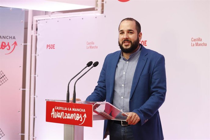 Archivo - El diputado nacional del PSOE Miguel González en rueda de prensa