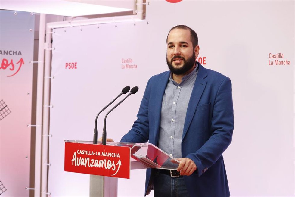Archivo - El diputado nacional del PSOE Miguel González en rueda de prensa