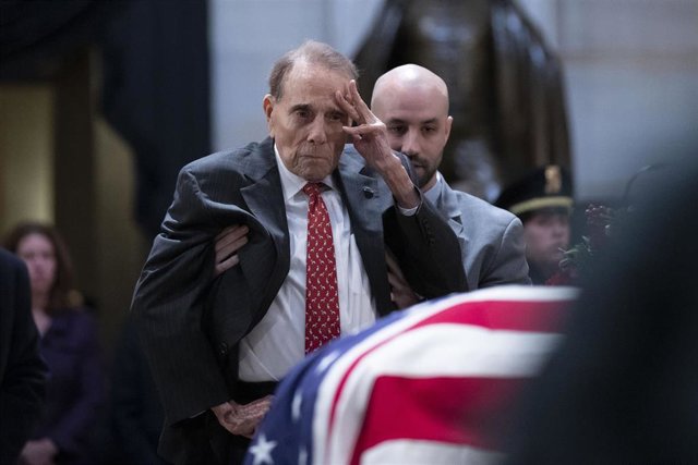 El excongresista estadounidense Bob Dole