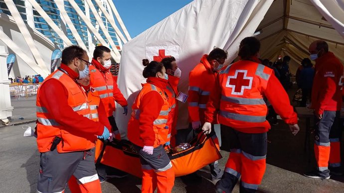 Dispositivo sanitario de Cruz Roja en el Maratón de Valncia