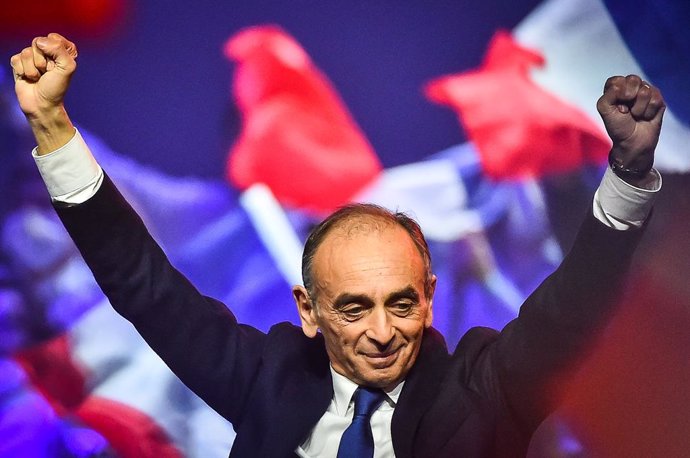 El candidato presidencial francés de ultraderecha Eric Zemmour durante un mitin en París