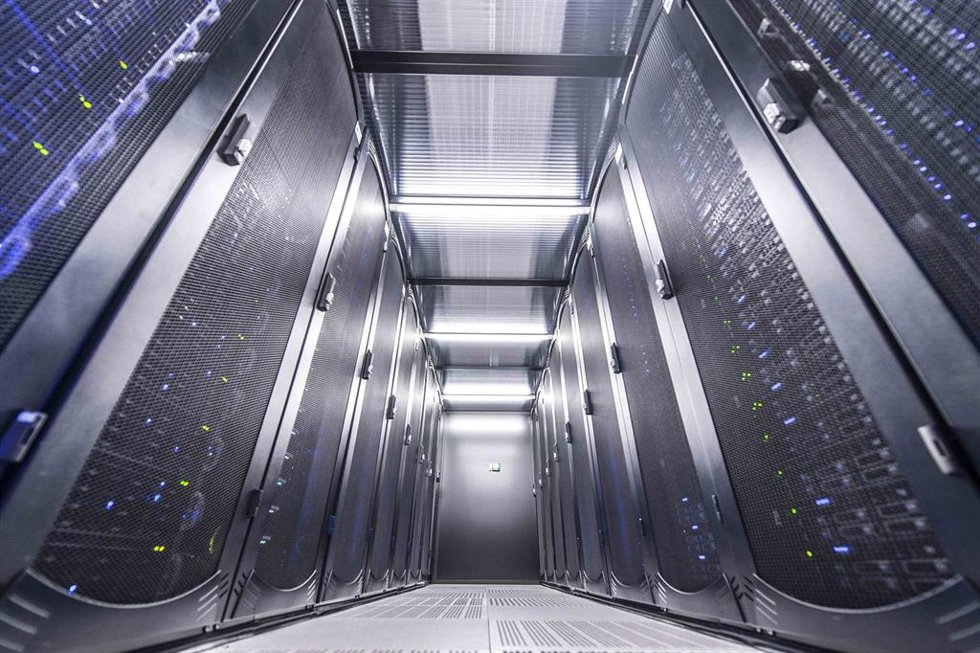 Archivo - Imagen del interior de un centro de datos de Interxion