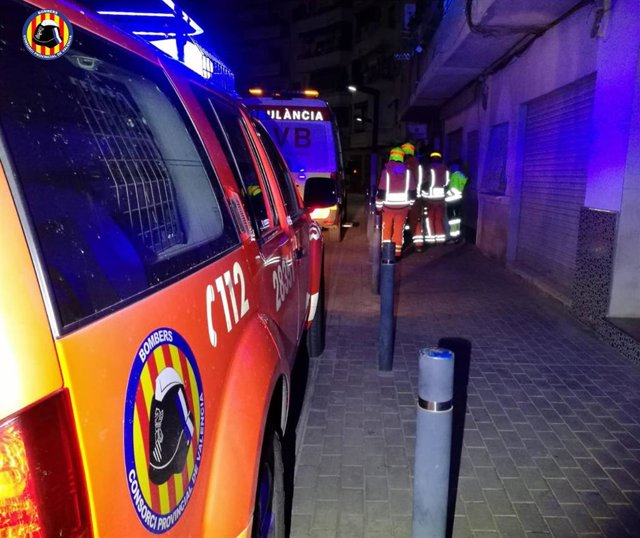 Bomberos en imagen de archivo