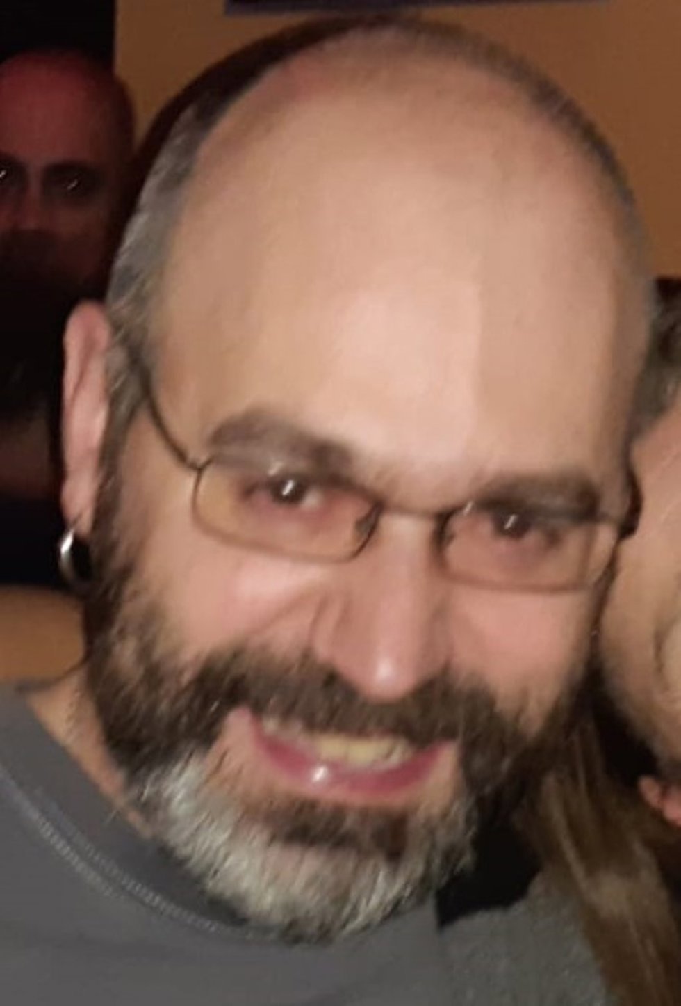 La Policía Foral ha solicitado colaboración ciudadana para localizar a un vecino de Estella de 42 años, Francisco Javier Torralba Fernández, que se encuentra desaparecido desde las 4 horas de la madrugada del sábado al domingo.