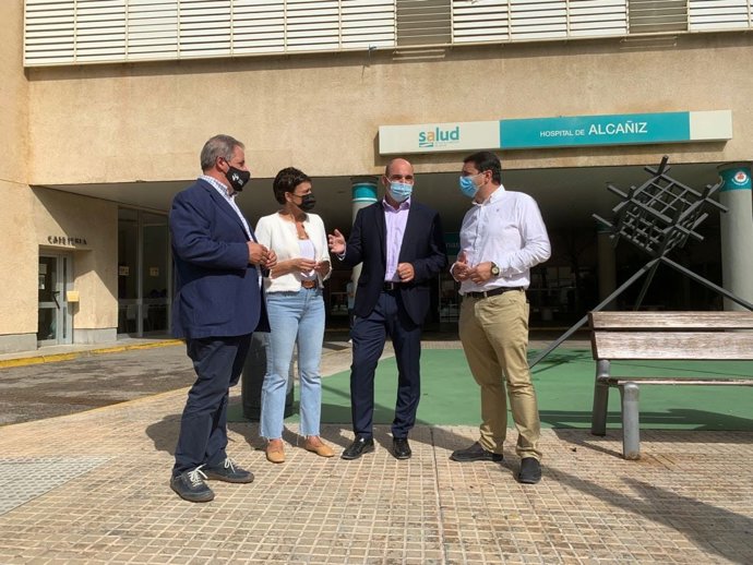 La diputada portavoz de Sanidad del PP en las Cortes de Aragón, Ana Marín, en una visita a la ciudad y al actual hospital de Alcañiz.