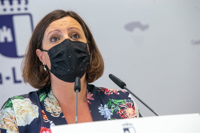 Archivo - La consejera de Economía, Empresas y Empleo, Patricia Franco, comparece en rueda de prensa, en la sala de prensa del Instituto de Promoción Exterior.