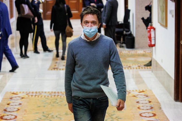 El líder de Más País, Íñigo Errejón, se dirige a una Junta de Portavoces, en el Congreso de los Diputados, a 30 de noviembre de 2021, en Madrid, (España).