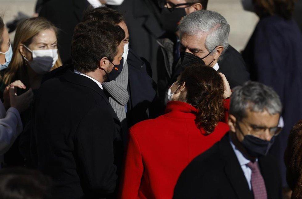  El presidente del PP, Pablo Casado;  el secretario cuarto de la Mesa del Congreso, Adolfo Suárez Illana y la presidenta de la Comunidad de Madrid, Isabel Díaz Ayuso, en el acto el Día de la Constitución en el Congreso, a 6 de diciembre de 2021, en Madr