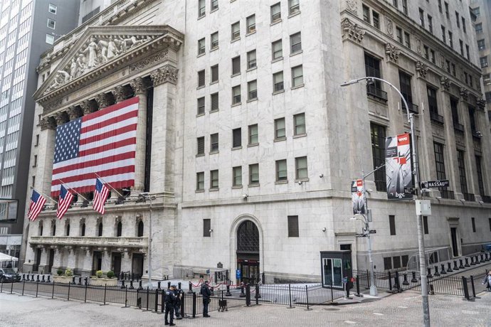 Archivo - March 20, 2020 - New York Stock Exchange on Wall Street 