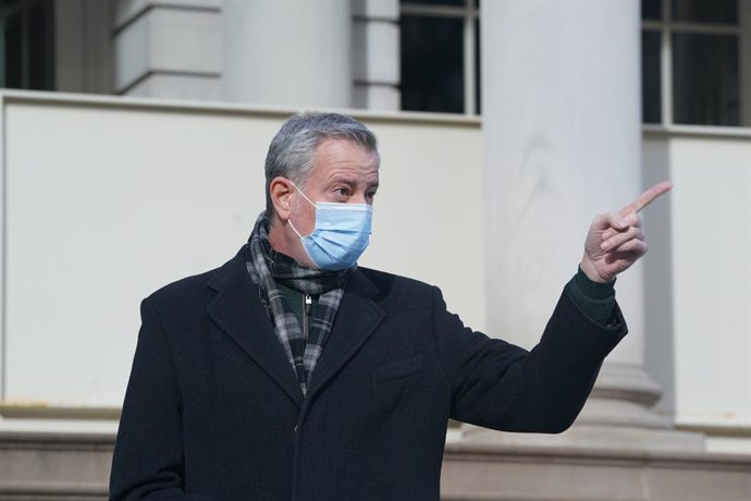 Archivo - 09 January 2021, US, New York: Bill de Blasio, mayor of New York, arrives at a press conference to call for the impeachment of US President Trump, on the steps of the City Hall. Photo: Bryan Smith/ZUMA Wire/dpa