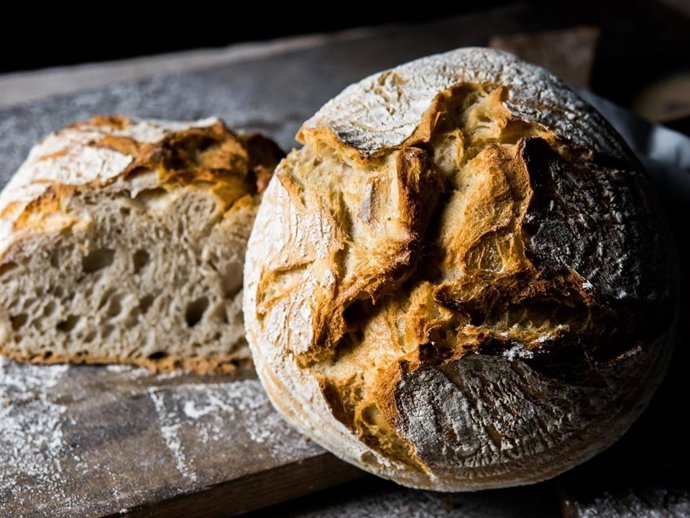 Archivo - Preparar pan en casa no es tan sencillo como puede parecer en un principio