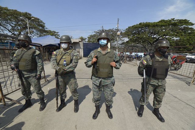 Archivo - Arxivo - Membres de les forces de seguretat de l'Equador després d'uns enfrontaments entre bandes en una presó de Guayaquil