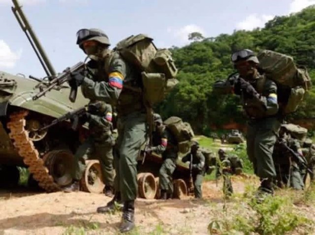 Archivo - Militares de la Fuerza Armada Nacional Bolivariana, el Ejército de Venezuela