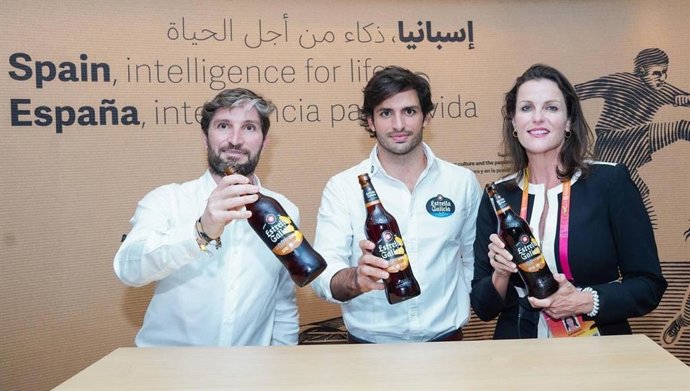 Carlos Sainz visita el Pabellón de España de Expo Dubái 2020