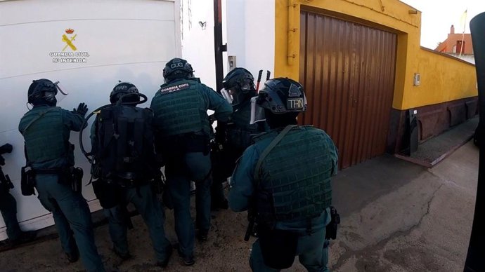 Agentes de la Guardia Civil durante una operación