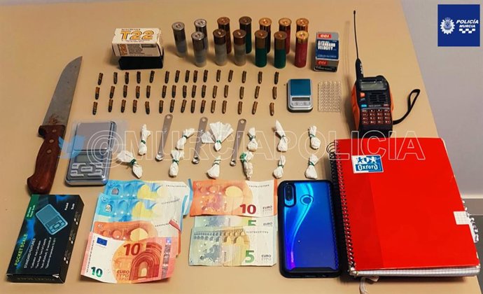 Imagen de los efectos intervenidos por la Policía Local de Murcia