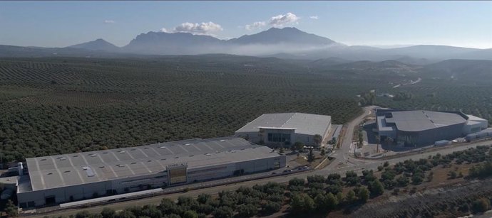 Efficold cuenta con una plantilla superior a los 540 trabajadores y una potente red logística propia tanto en Europa como Estados Unidos, Latinoamérica y Oriente Medio.