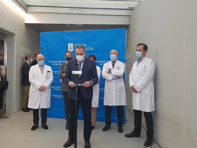 El conselleiro de Sanidade, Julio García Comesaña, durante un acto en el Hospital Meixoeiro de Vigo