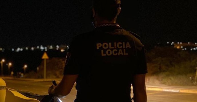 Archivo - Agente de la Policía Local de Elche