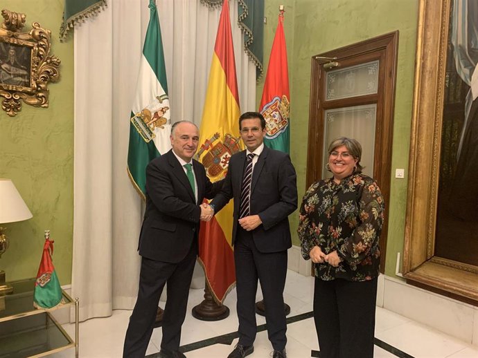 Firma de convenio con MicroBank para fomentar el autoempleo