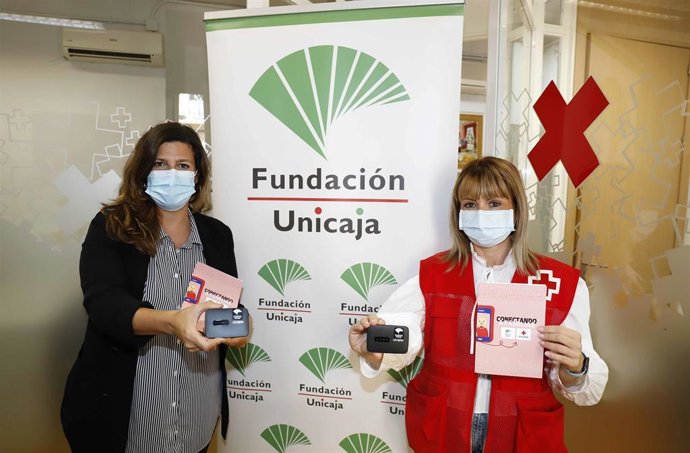 Fundación Unicaja y Cruz Roja se unen para llevar Internet a los hogares con menos recursos a través del proyecto 'Conectando a familias en riesgo de exclusión'.