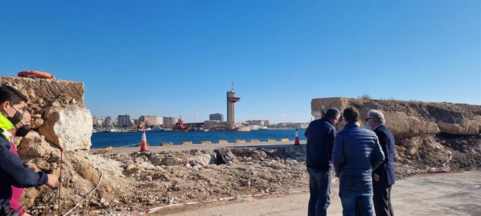 Obras del portón en el Puerto de Almería.