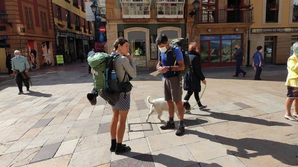 Archivo - Peregrinos del Camino de Santiago en Oviedo